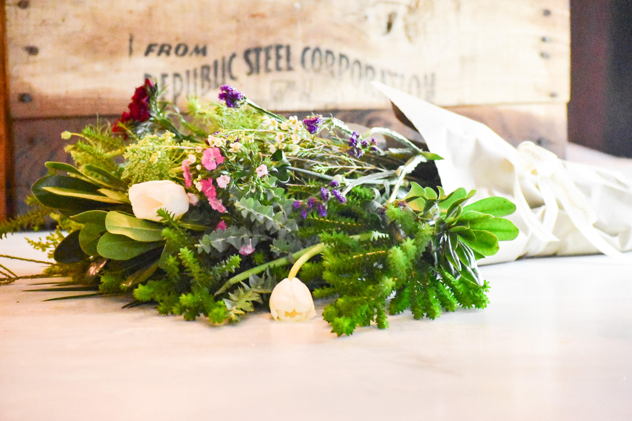 how to wrap fresh flowers like a pro - My Little White Barn